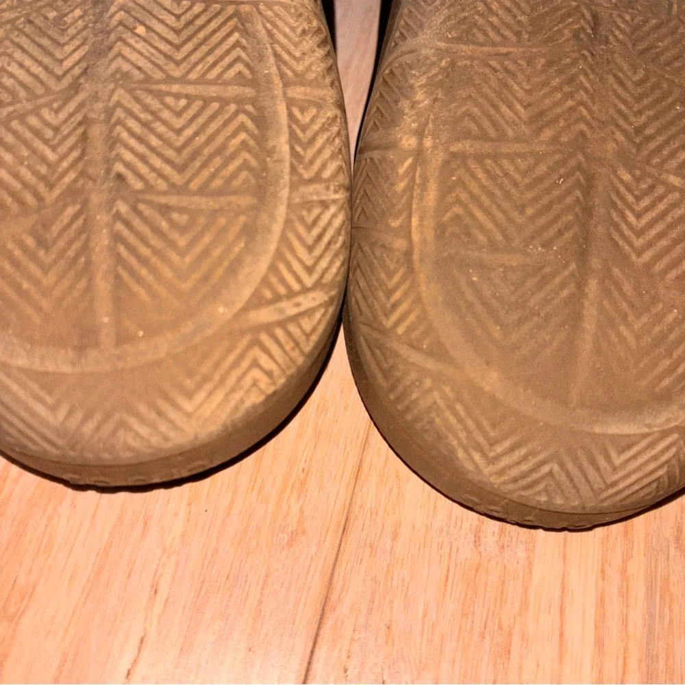 Crocs Athen’s men’s size 12 brown rubber waterproof flip-flops beach pool summer